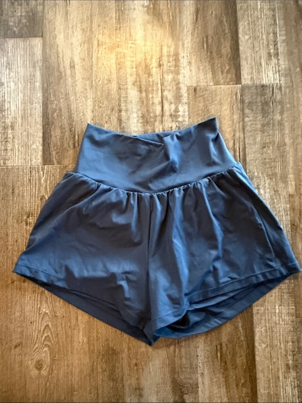 HALARA High-Waist Athletic Shorts in Navy Sz small- back pocket